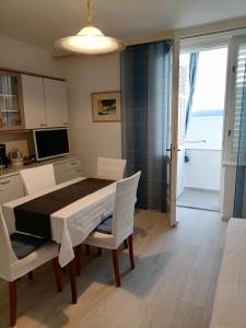 Apartment Domines 