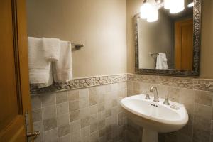 Two Bedroom Townhouse with Hot Tub
