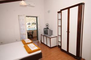 Apartments by the sea Bilo, Primosten - 8364