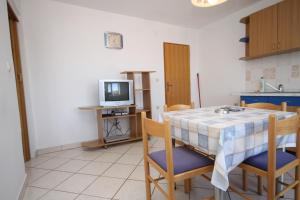 Apartments and rooms by the sea Tkon, Pasman - 8377
