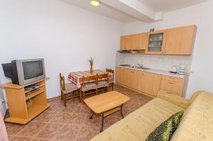 Apartments by the sea Okrug Gornji, Ciovo - 8440