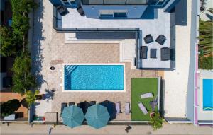 5 Bedroom Stunning Home In Liznjan