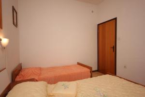 Apartments with parking space Poljana, Ugljan - 8473