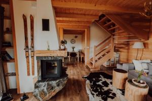 Osada Snozka - domki w górach z balią i kominkiem