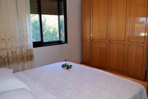 Apartments with parking space Ugljan - 8493