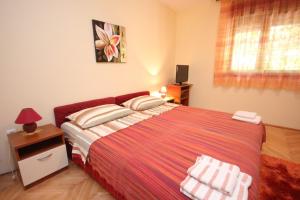 Apartments by the sea Ugljan - 8519