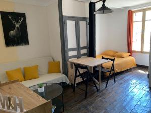 Appartements Studio 1 lit double et un canape : photos des chambres