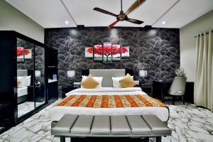 Hotel Kings Heritage Surat