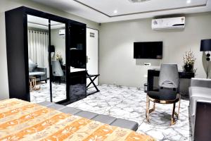 Hotel Kings Heritage Surat