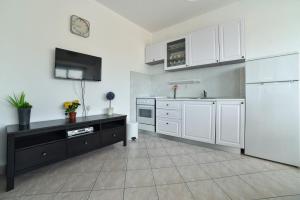 Apartments with parking space Mavarstica, Ciovo - 8685
