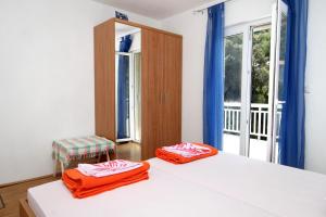 Seaside secluded apartments Cove Pobij, Hvar - 8702