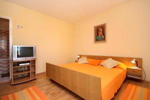 Apartments and rooms with parking space Jelsa, Hvar - 8798