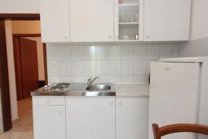 Apartments with a parking space Punat, Krk - 10421