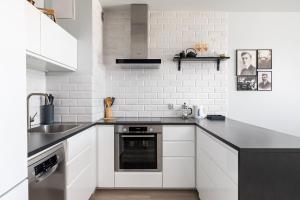 Owsiana 9 - Modern Designed Apartment with Balcony by Noclegi Renters