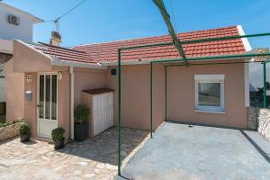 Apartments by the sea Brist, Makarska - 11039 