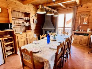 Chalets Chalet de 3 chambres avec piscine partagee sauna et terrasse a Le Devoluy : photos des chambres