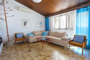 Apartments by the sea Podgora, Makarska - 11432