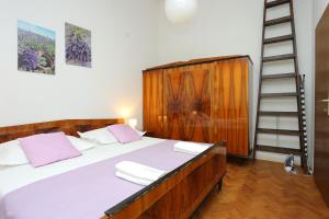 Apartments by the sea Podgora, Makarska - 11432