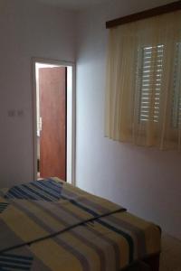 Apartments by the sea Sveta Nedilja, Hvar - 11433