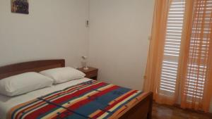 Apartments by the sea Sveta Nedilja, Hvar - 11433