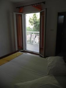 Apartments by the sea Sveta Nedilja, Hvar - 11433