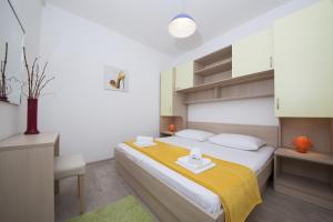 Apartments by the sea Tucepi, Makarska - 11486