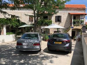 Apartments by the sea Supetar, Brac - 11497