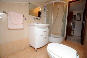 Apartments by the sea Supetar, Brac - 11497