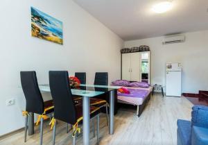 Apartments with a parking space Zadar - 11522