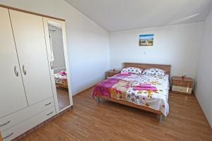 Apartments with a parking space Kastel Stari, Kastela - 11571