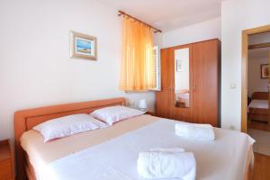 Apartments by the sea Seget Vranjica, Trogir - 13771