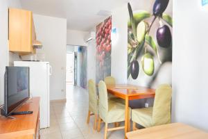 Apartments by the sea Seget Vranjica, Trogir - 13771