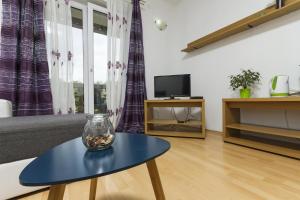 Apartments with a parking space Stinjan, Pula - 13776