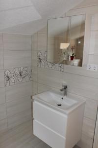 Apartments by the sea Cove Vela Stiniva, Hvar - 13935