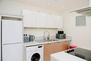 2 Bedroom Chinatown Apartment