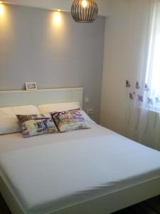 Apartments with a parking space Pirovac, Sibenik - 13977