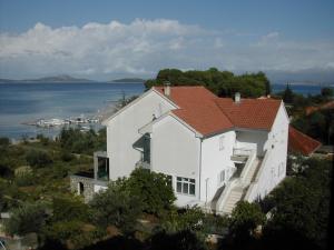 Apartments by the sea Zlarin - 14025