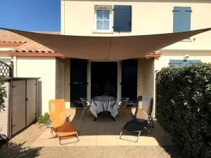 Maison 3 pièces près de la plage avec piscine, terrasse, et parking à Bretignolles-sur-Mer. - FR-1-224A-17 - 滨海布朗
