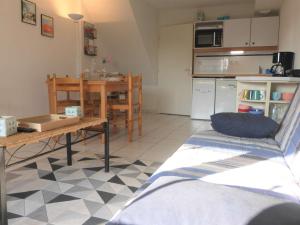 Maisons de vacances Maison 3 pieces pres de la plage avec piscine, terrasse, et parking a Bretignolles-sur-Mer. - FR-1-224A-17 : photos des chambres