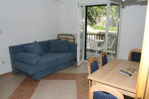 Apartments by the sea Zaostrog, Makarska - 10431