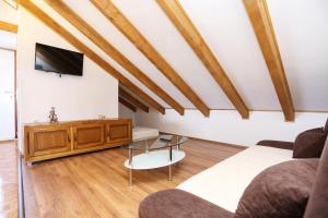 Family friendly house with a swimming pool Kanica, Rogoznica - 10367