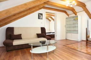 Family friendly house with a swimming pool Kanica, Rogoznica - 10367