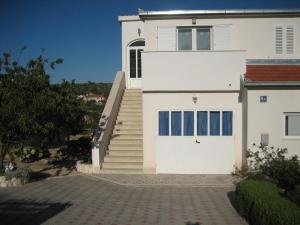 Family-friendly apartments with swimming pool Dvornica, Rogoznica - 11470