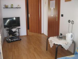 Family-friendly apartments with swimming pool Dvornica, Rogoznica - 11470