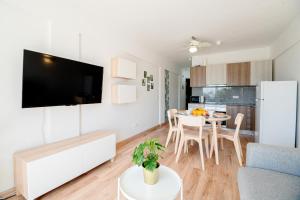 Charming seaside and terasse in Playa paraiso