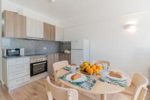 Charming seaside and terasse in Playa paraiso