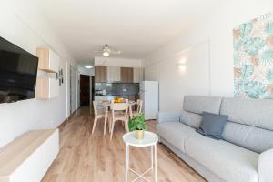 Charming seaside and terasse in Playa paraiso