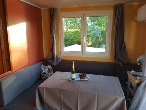Bateaux-hotels Cottage insolite option jacuzzi Seurre proche Beaune vue panoramique sur l'eau : photos des chambres