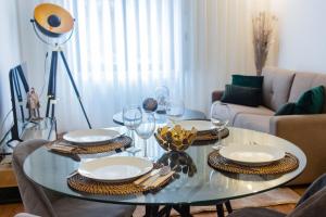 Stunning Apartment w Free Parking by LovelyStay