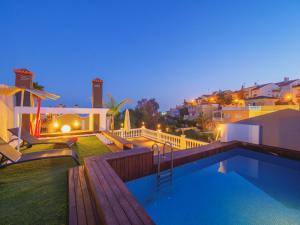 Cubos Gibralfaro House Center